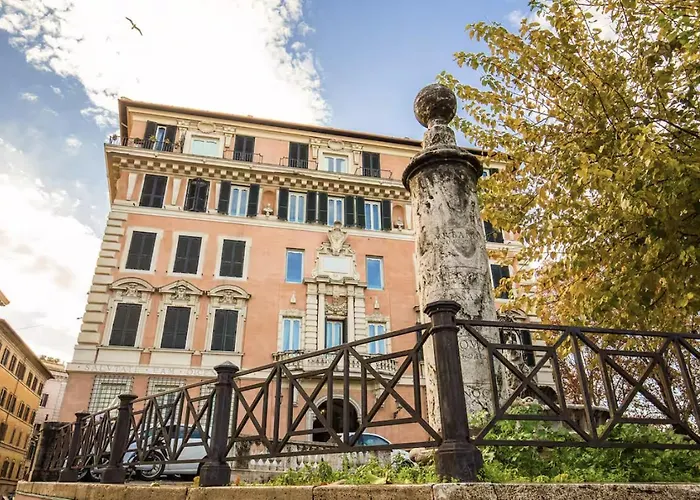 Palazzo Marescalchi Belli, Vicino Piazza Di Spagna